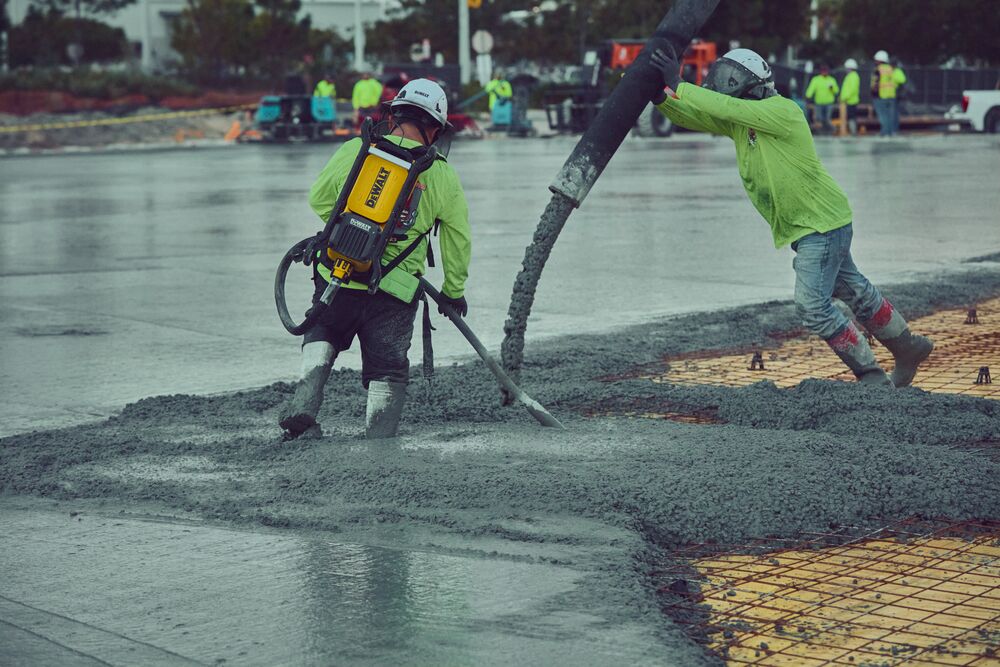 DEWALT POWERSHIFT™ backpack vibrator vibrating concrete during pour