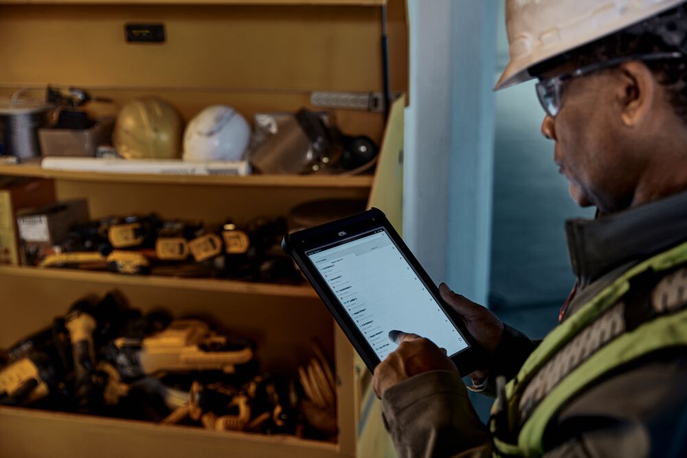 Many different DEWALT MATRIX™ Jig Saw Attachments for Cordless Drill are placed on the shelf.