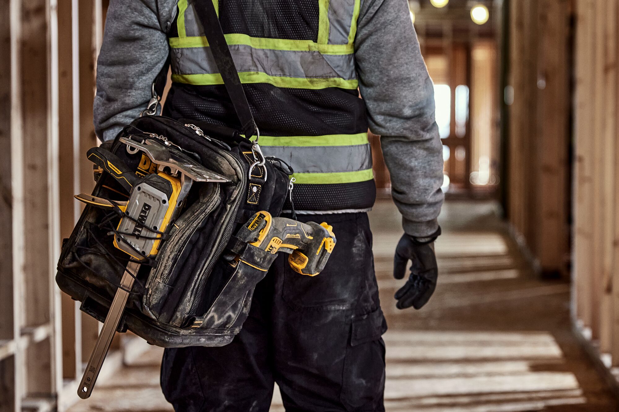 DEWALT(R) TOUGHSERIES(TM) CONSTRUCTION JACK sitting next to tool bag