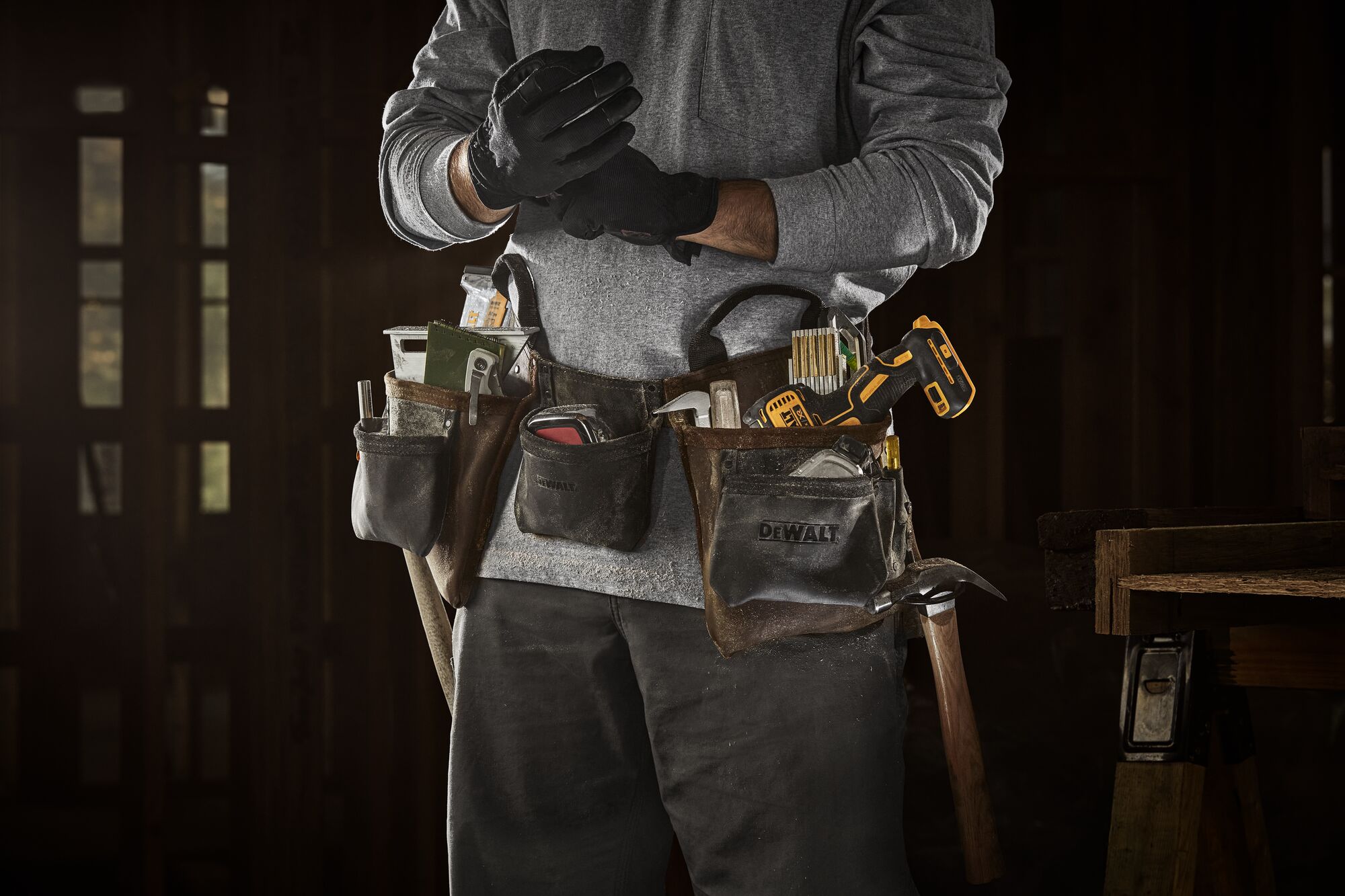 CONSTRUCTION PRO WEARING DEWALT LEATHER TOOL APRON